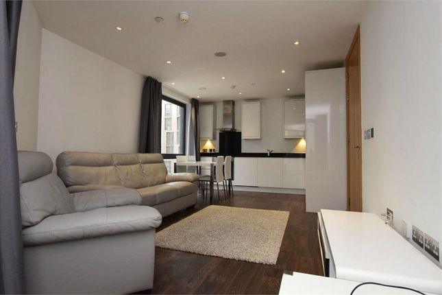 Flat to rent in Pinnacle Tower, Fulton Road, Wembley Park