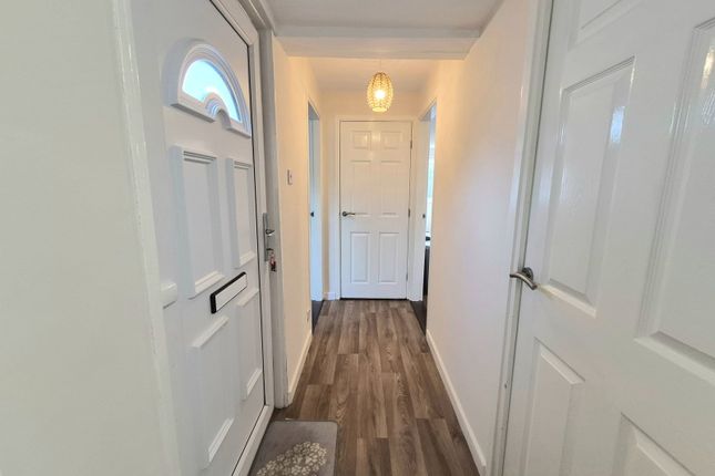 20, Tongbarn, Skelmersdale photo 2