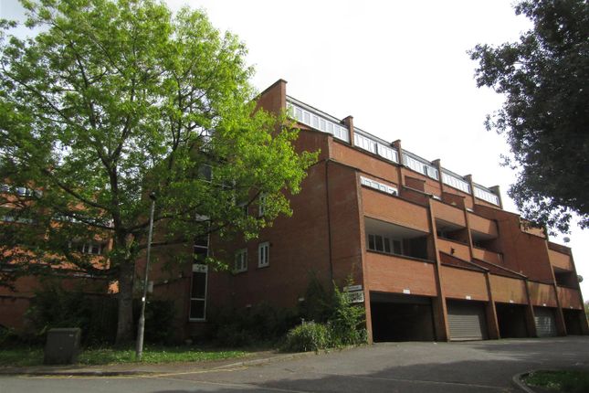 Thumbnail Flat to rent in Copplestone Drive, Exeter