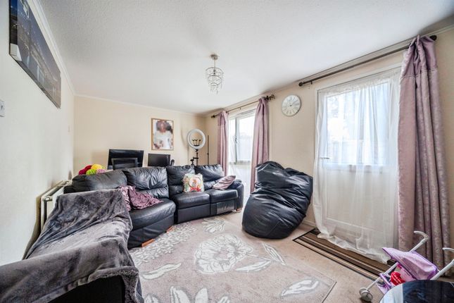 24, Hopmeadow Court, Northampton photo 2
