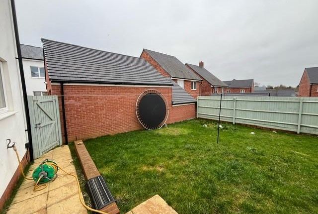 Detached house for sale in Jarvis Circle, Banbury, Oxfordshire
