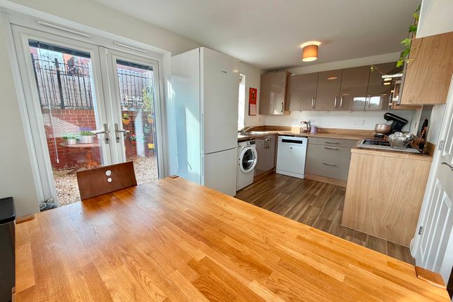 1 Owen Place, Lydney photo 2