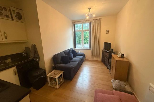 Flat 6,, Briarfield Gardens, Huddersfield photo 2
