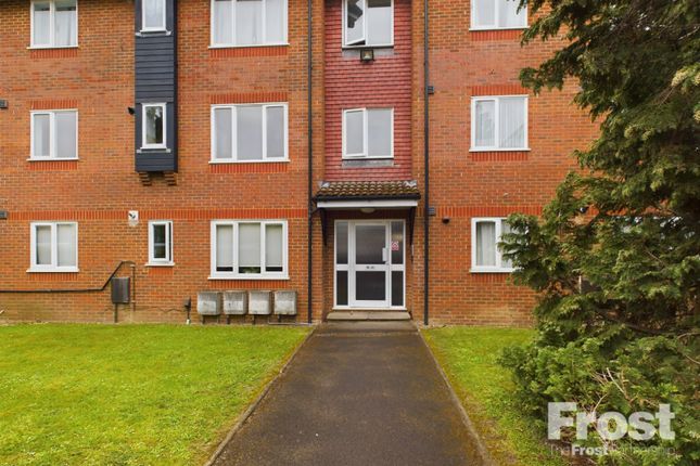 Flat to rent in Maynard Court, Rosefield Road, Staines-Upon-Thames, Middlesex