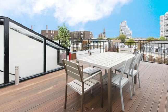 Terraced house for sale in Battersea Square, London