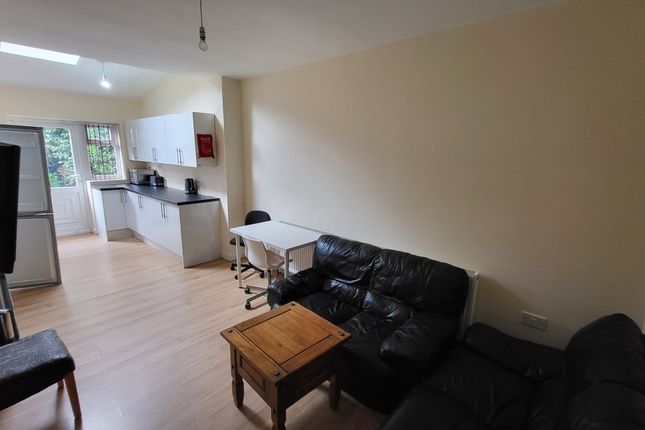 36 Lees Hall Crescent, Manchester photo 3