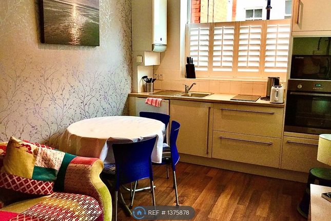 Flat, Bagdale, Whitby photo 4