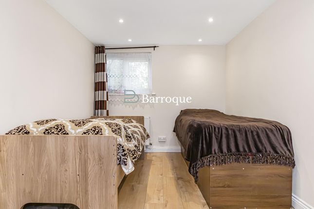 36, Parkland Road, London photo 4