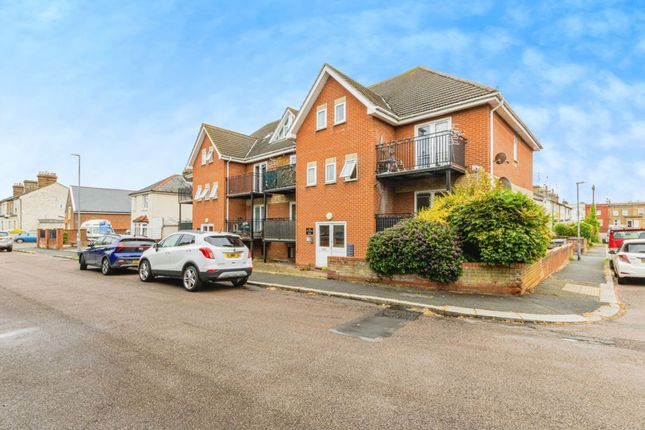 1-bed flat on Flat 7, Bay View Court Stour Road, Harwich, £105,000