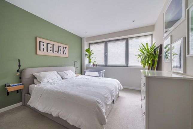 Flat for sale in New Barnet, Barnet