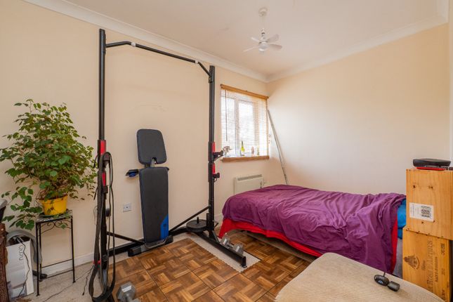 8, Mollison Square, Surrey photo 5