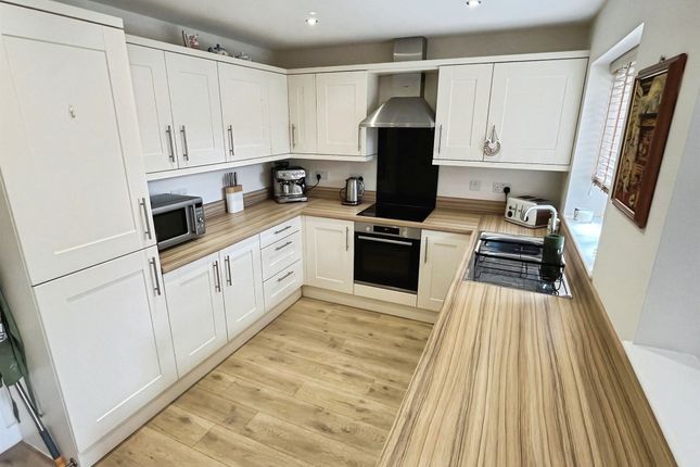 18, Fincham Drive, Peterborough photo 2