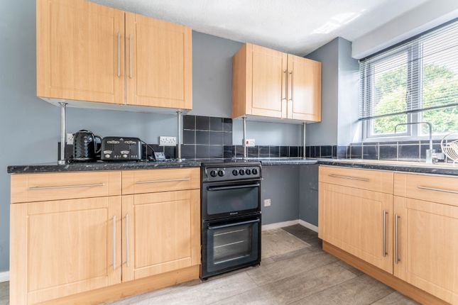 13 Shortlands Close, Belvedere, Kent photo 4