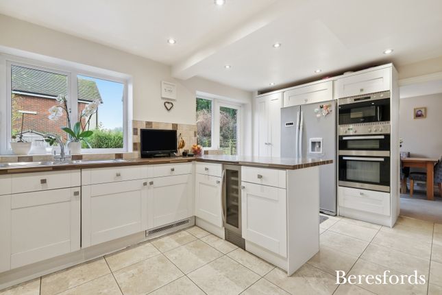 42, Garden Fields, Dunmow photo 3