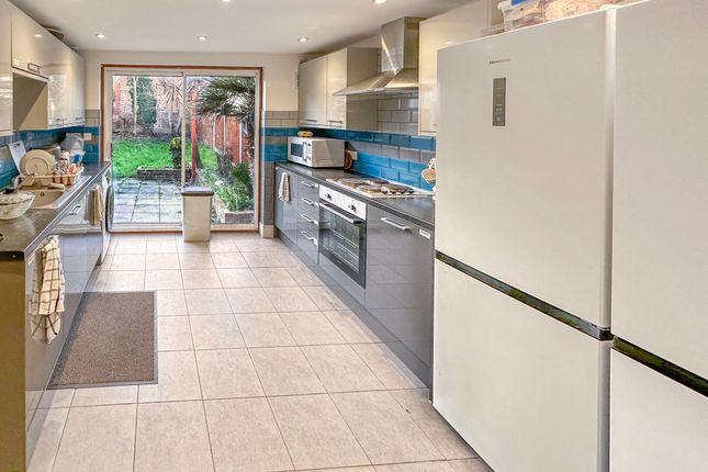 Room 2, 8, Hounslow photo 3