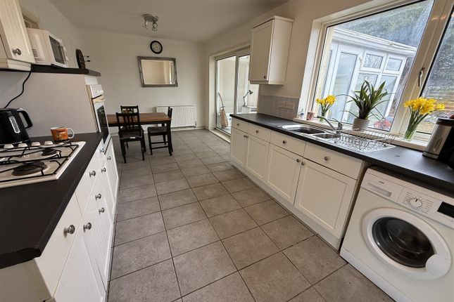 76, Trilwm, Kidwelly photo 2