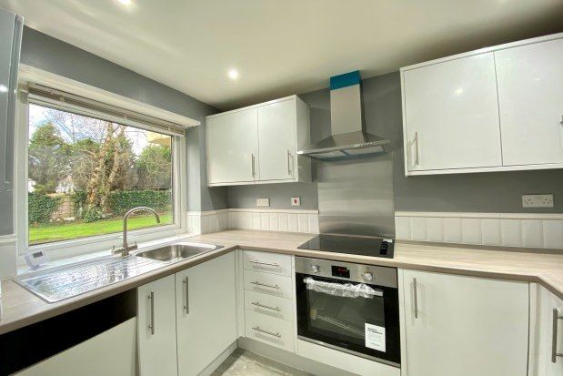 2 bed flat to rent in Cloverley, Sale M33