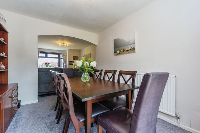 32, Sunningdale Avenue, Greater Manchester photo 4