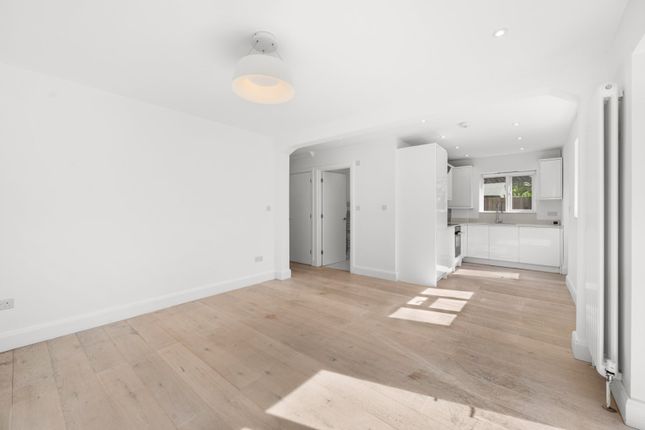 104, Toynbee Road, London photo 3