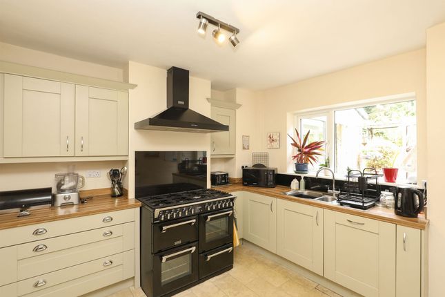 28 Levens Way, Chesterfield photo 3