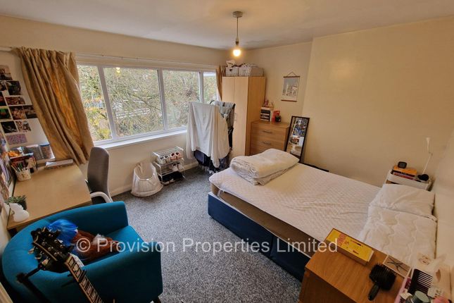 Regent Park Terrace, Hyde Park photo 3