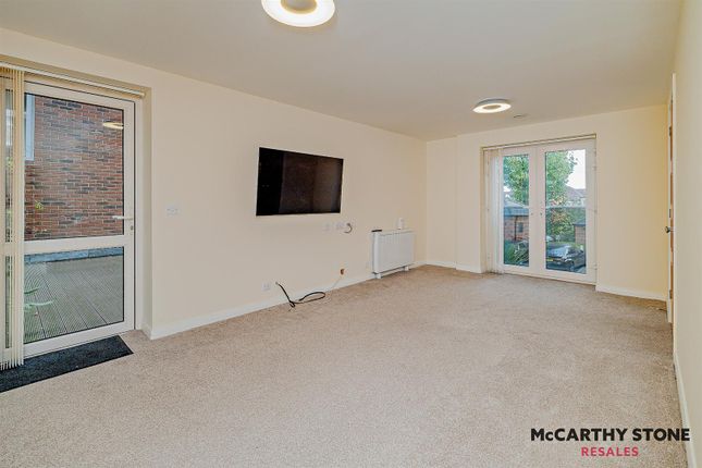 27 Oakfield Court, Crofts Bank Road, Manchester photo 2