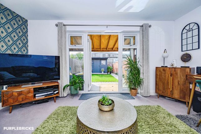 Lakeside Avenue, Kings Langley photo 2