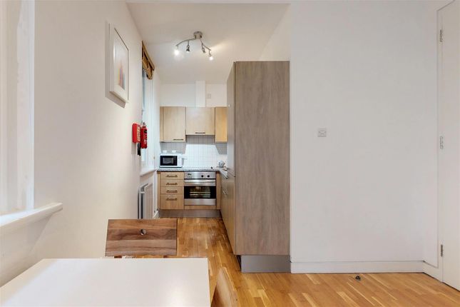 Flat 12, Cathedral Court, London photo 3