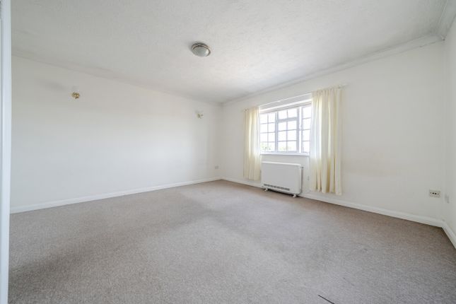 18, Applesham Court, Lancing photo 3