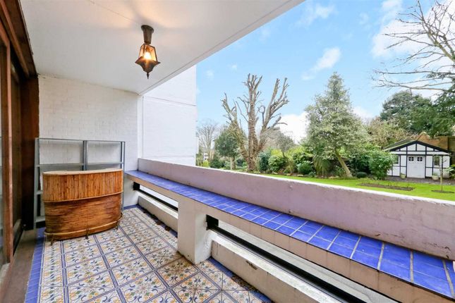Thumbnail Flat for sale in Southwood Lawn Road, Highgate