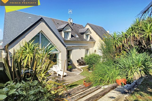 Thumbnail Villa for sale in Saint Martin De Brehal, Basse-Normandie, 50290, France