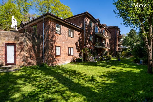 Flat 27, 27 Rosetta Court, London photo 4