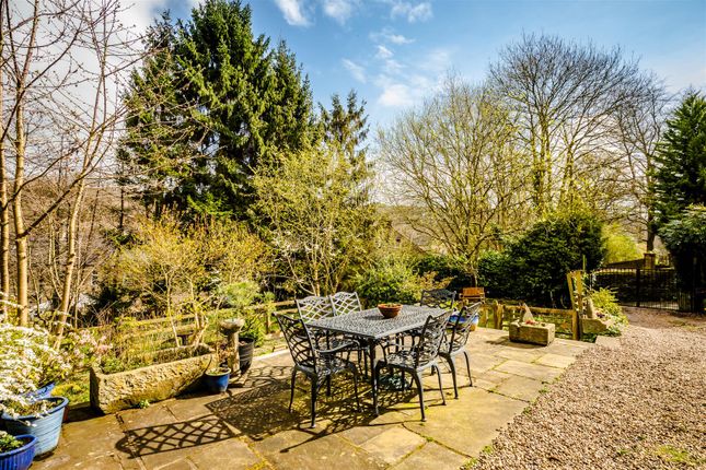 Country house for sale in Huddersfield Road, Thongsbridge, Holmfirth