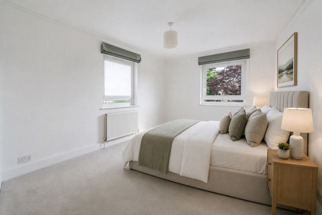 Flat 12, Radley Lodge,, Inner Park Road, London photo 4
