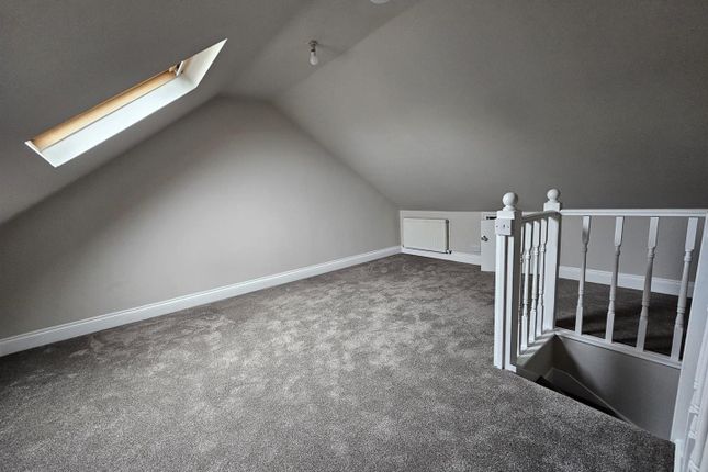 Flat to rent in George Lane, South Woodford, Essex