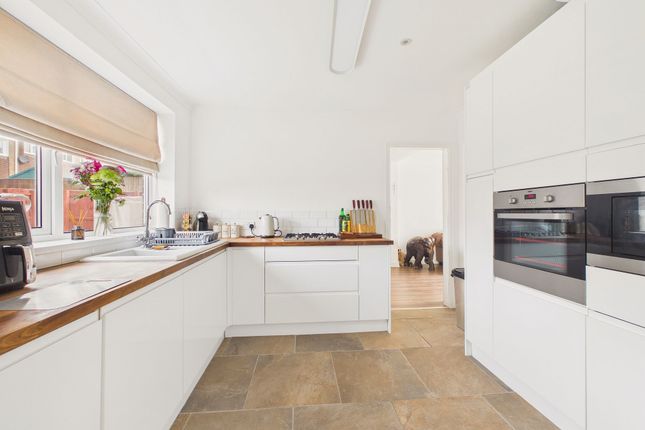 64 Redlands, Houghton Le Spring photo 2
