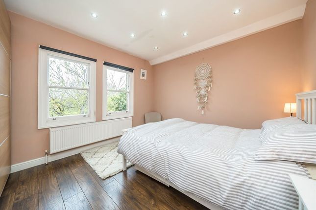 26B, Gleneldon Road, London photo 4