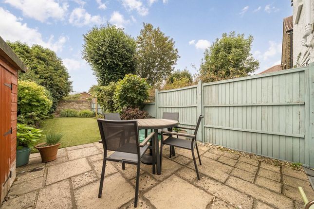 26, Malvern Road, Hampton photo 4