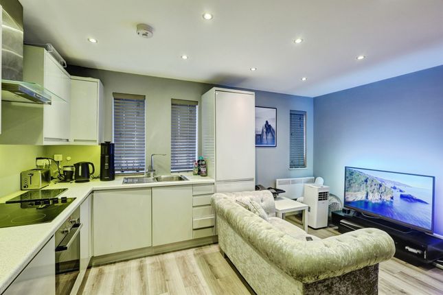Flat 2, 1, Duncan Close, Northampton photo 2