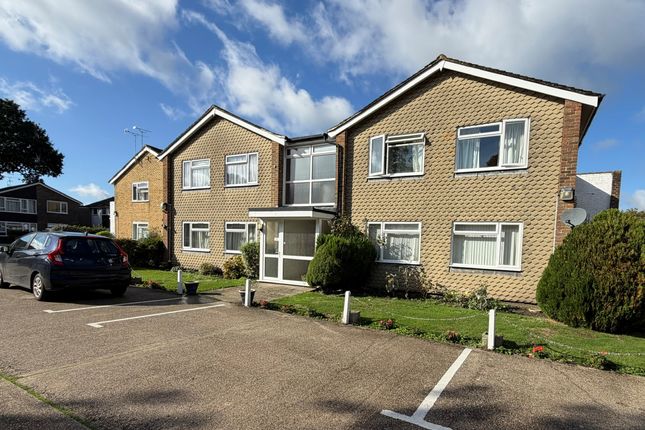 2-bed flat on Pulborough, £1,250/mo
