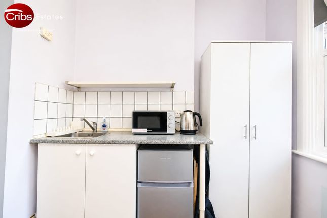 95A Queens Road, London photo 5