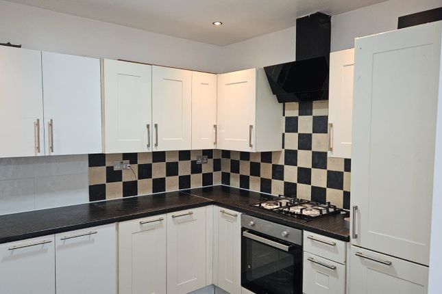 Four Bedroom House Close To Chadwel Heath Station