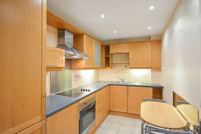 Thumbnail Flat to rent in Stockwell Green, Stockwell, London