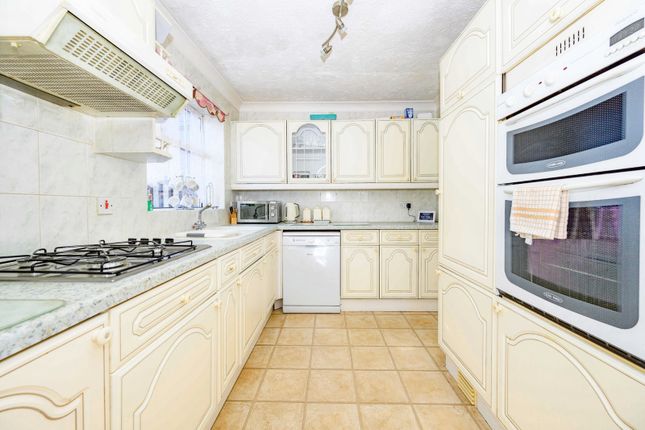 38, Florence Avenue, Bedfordshire photo 4