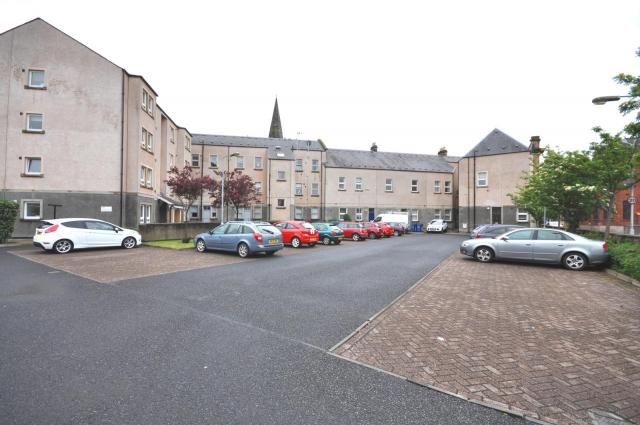 Flat for sale in 22 Kirkside Court, Leven