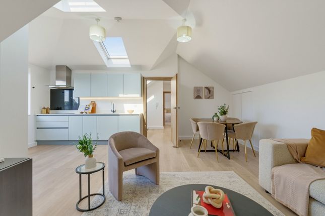Flat 5, 444 - 446, Rochester Way, London photo 4