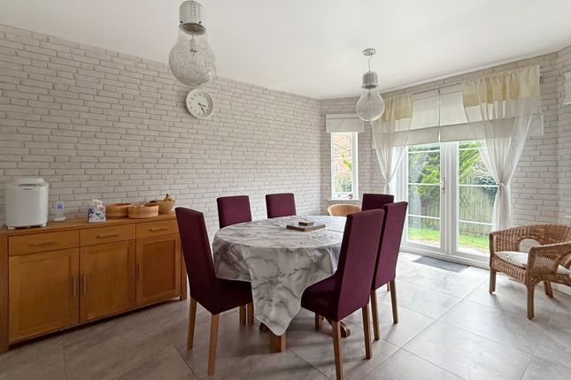 4, Caspian Gardens, Westbury photo 4