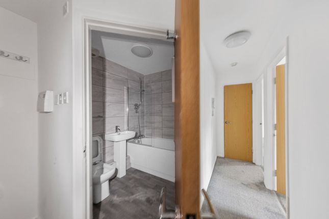10 Finsbury Close, Warrington photo 4