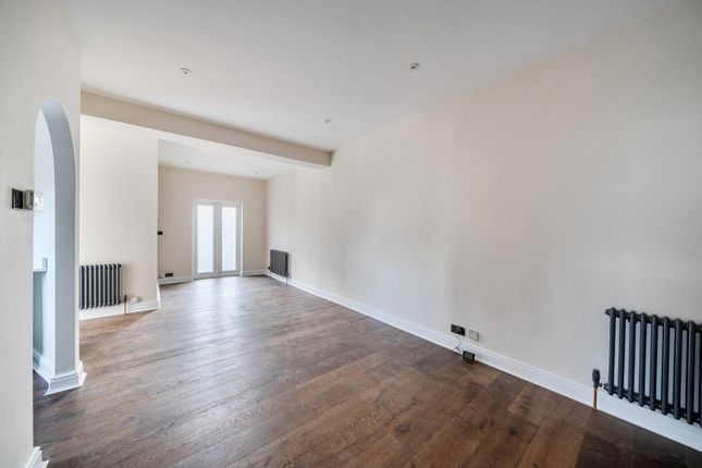 Flat 2, 4, Elm Park, Stanmore photo 3