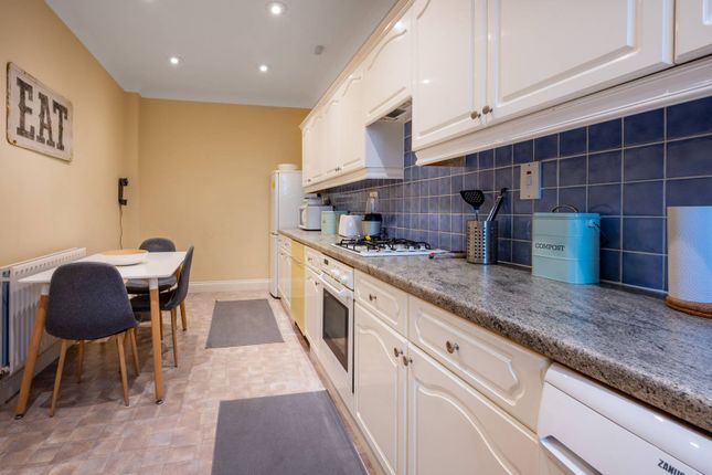 Maisonette to rent in Meadrow, Godalming